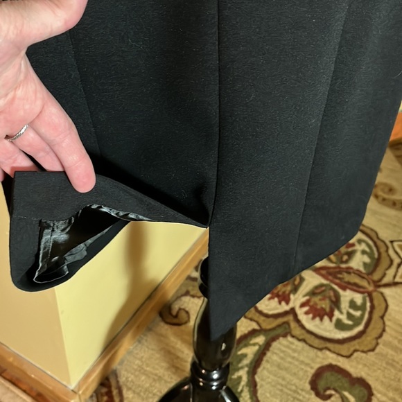 TAHARI Size 10 TRISTA Sheath DRESS  
V-Neck Textured Navy/Black Dress $329 NEW - Picture 12 of 16